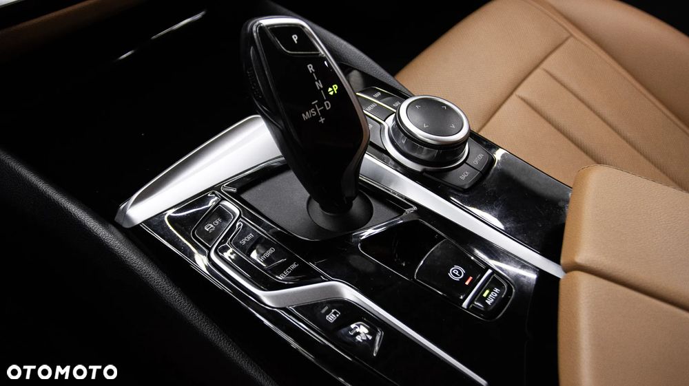 BMW Seria 5 530e PHEV - 22