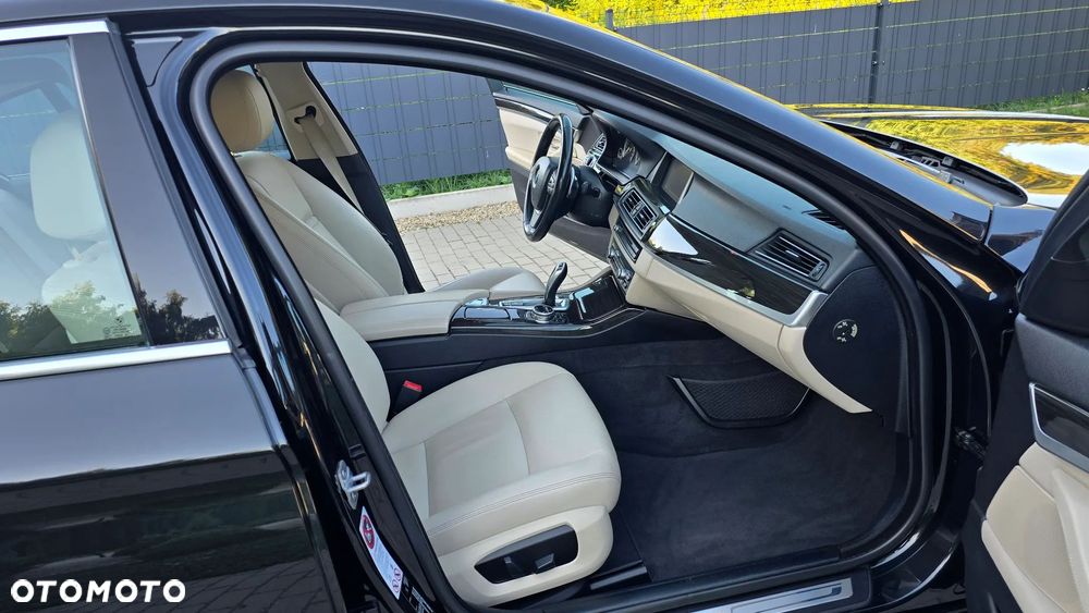 BMW Seria 5 520d xDrive Luxury Line - 9