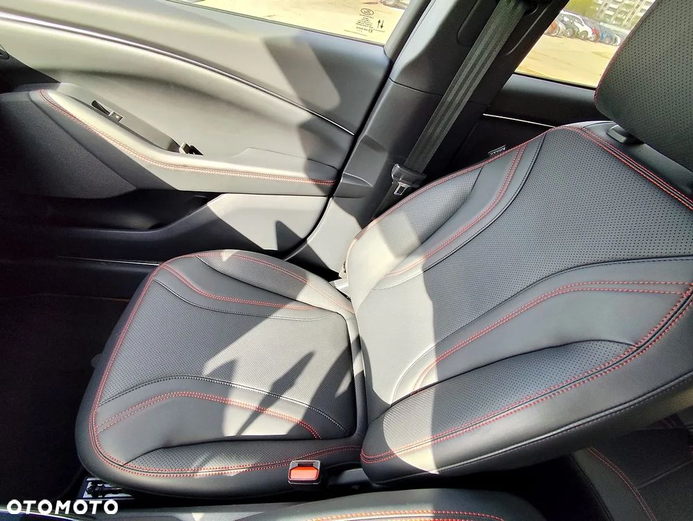 Ford Mustang Mach-E AWD PREMIUM - 24