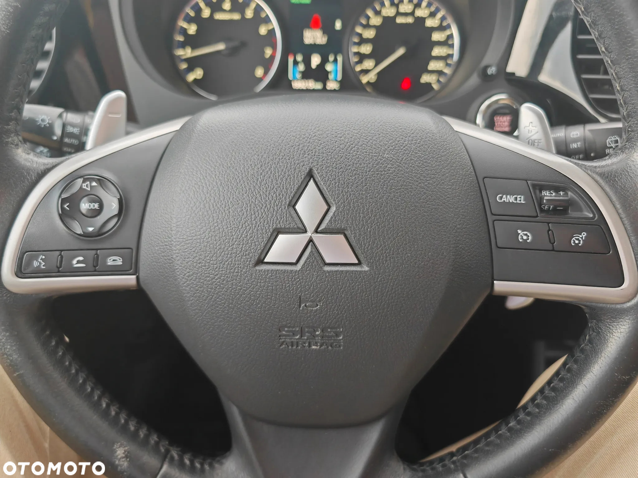 Mitsubishi Outlander 2.0 Instyle + 4WD CVT - 11