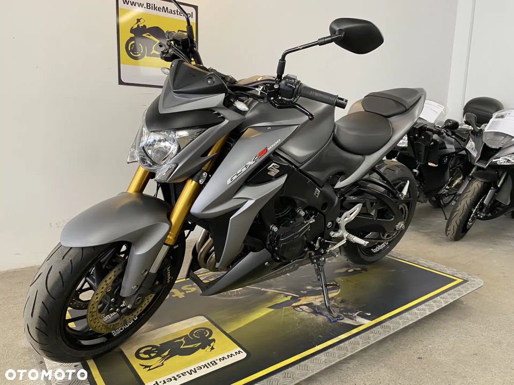 Suzuki GSX 1000 - 4