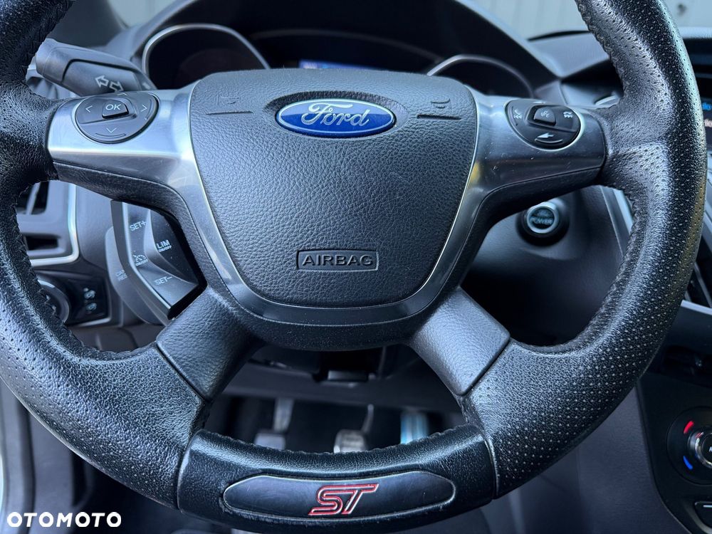 Ford Focus 2.0 EcoBoost ST mit Leder-Sport-Paket - 27