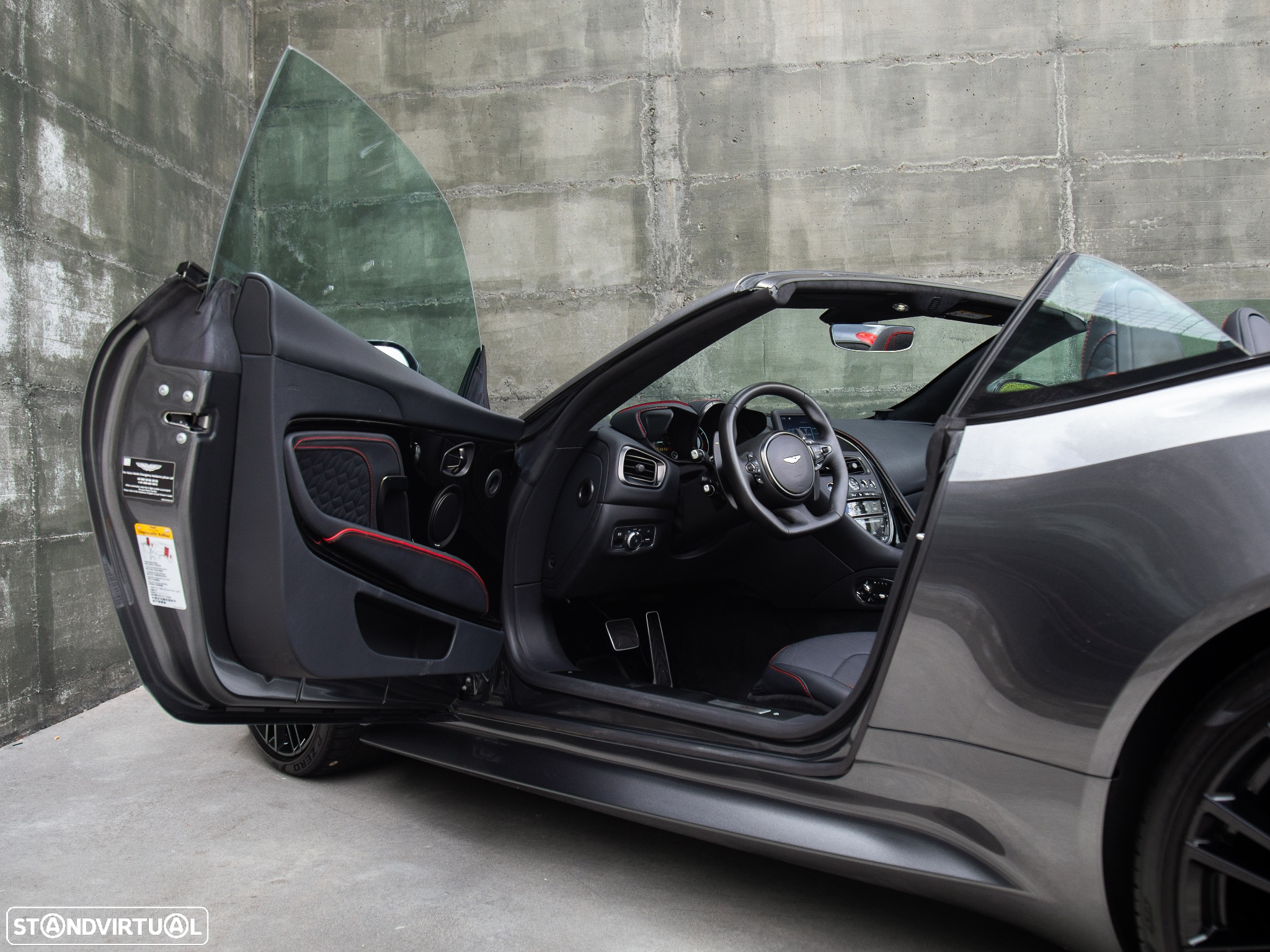 Aston Martin DBS Volante Superleggera - 30