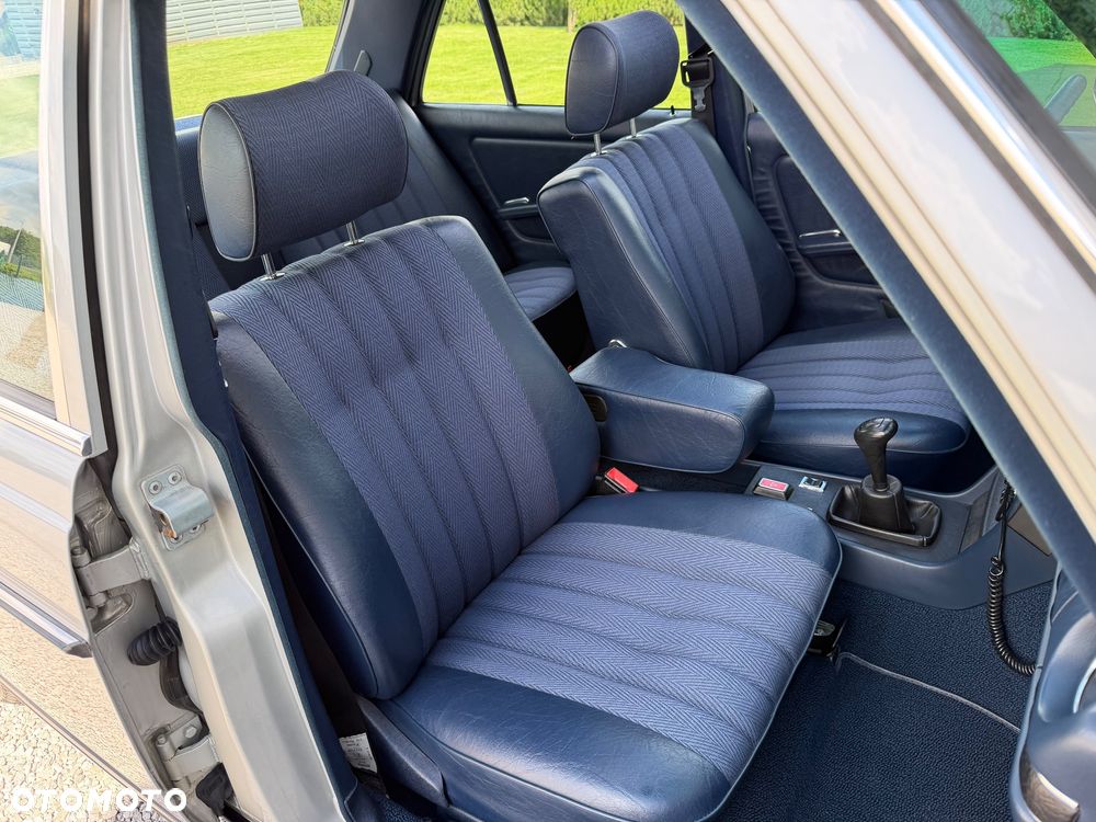 Mercedes-Benz W123 - 28