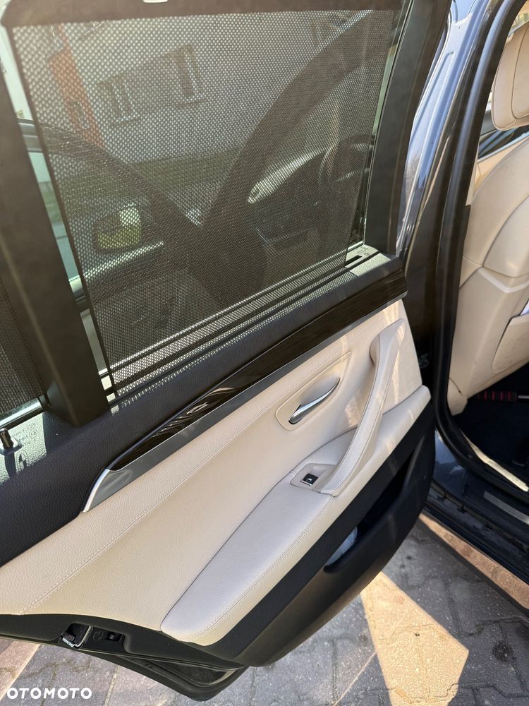 BMW Seria 5 525d xDrive - 4