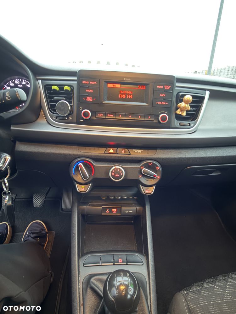 Kia Rio - 12
