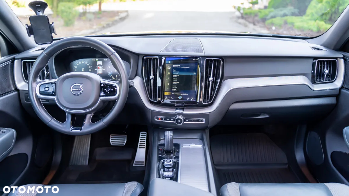 Volvo XC 60 T5 AWD R-Design - 32