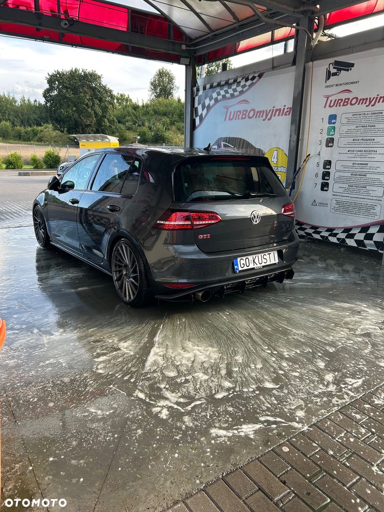 Volkswagen Golf - 5