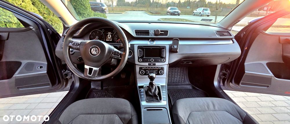 Volkswagen Passat 2.0 TDI BlueMotion Technology Trendline - 12