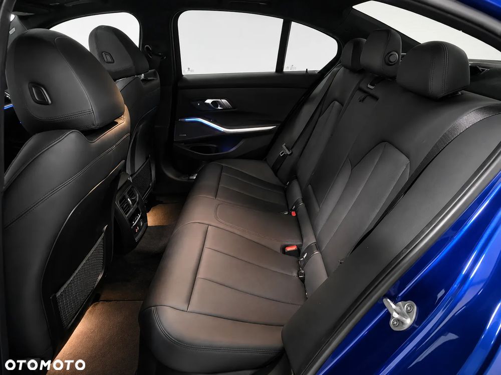 BMW Seria 3 330i xDrive M Sport - 12