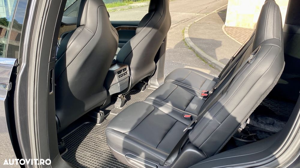 Tesla Model X - 6