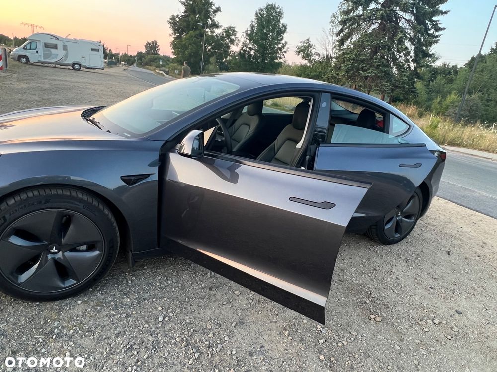 Tesla Model 3 - 12