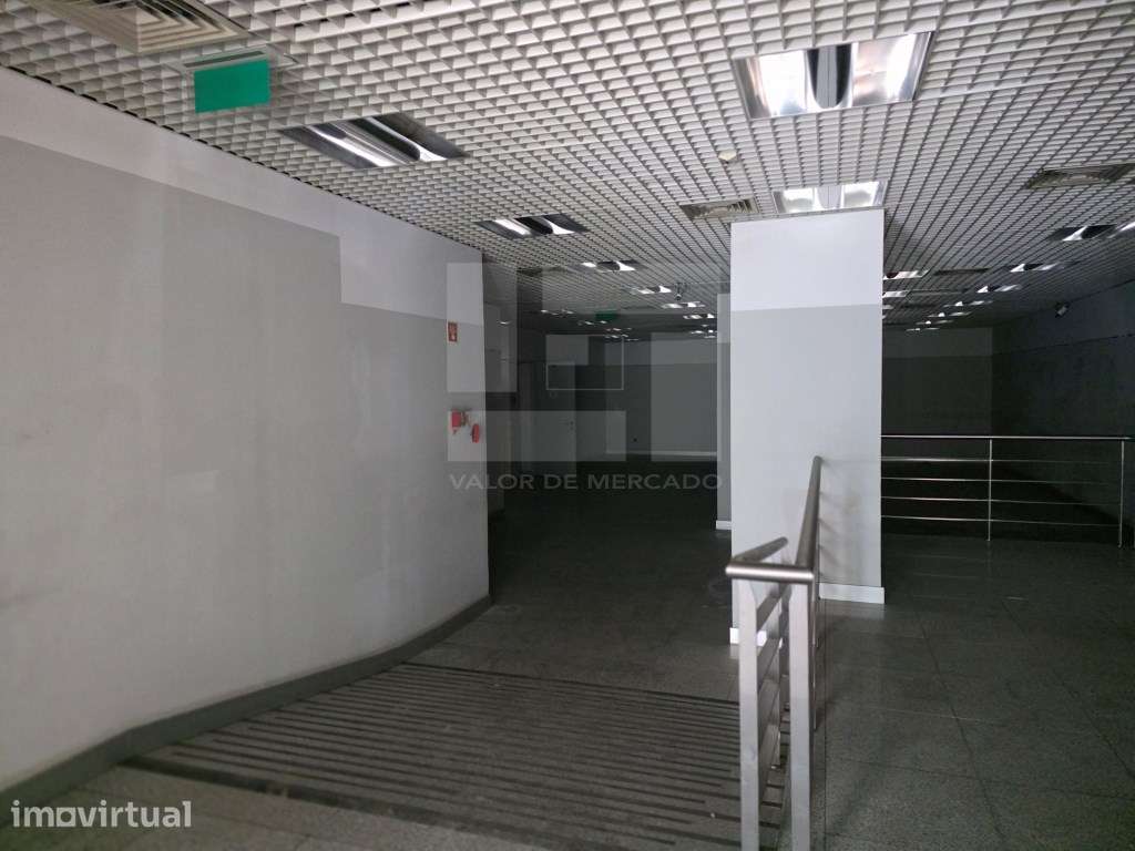Loja comercial em Avenidas Novas, Lisboa, com localização privilegi... - Grande imagem: 3/33