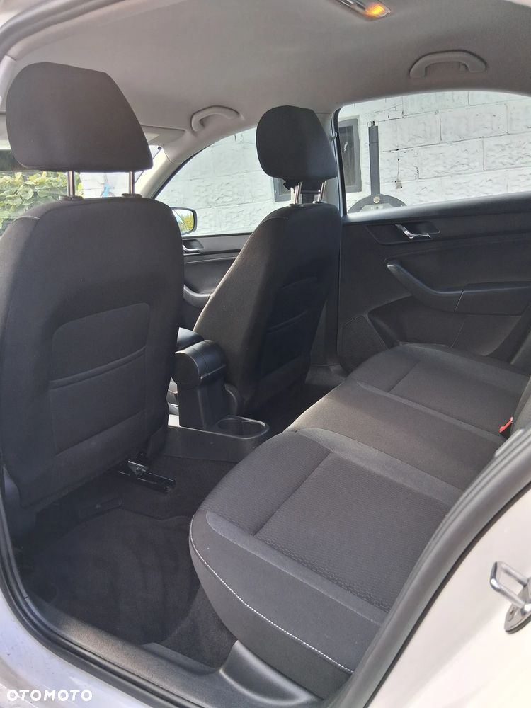 Skoda RAPID 1.2 TSI Ambition - 18