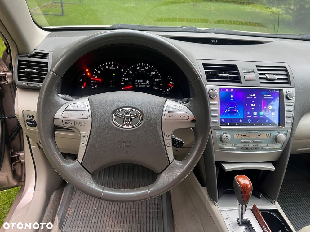 Toyota Camry - 8