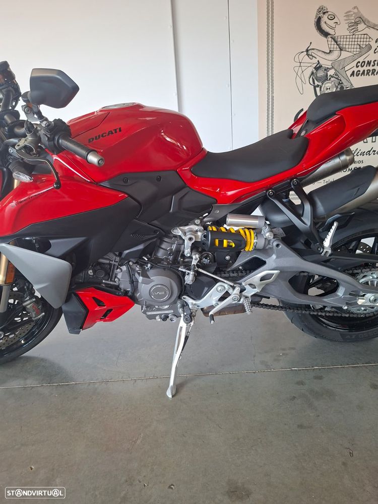Ducati Streetfighter V2 - 3