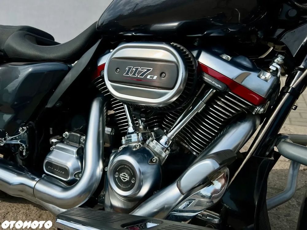 Harley-Davidson CVO Street Glide - 11