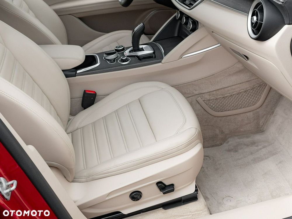 Alfa Romeo Stelvio 2.0 Turbo 6C Villa D'este Q4 - 33
