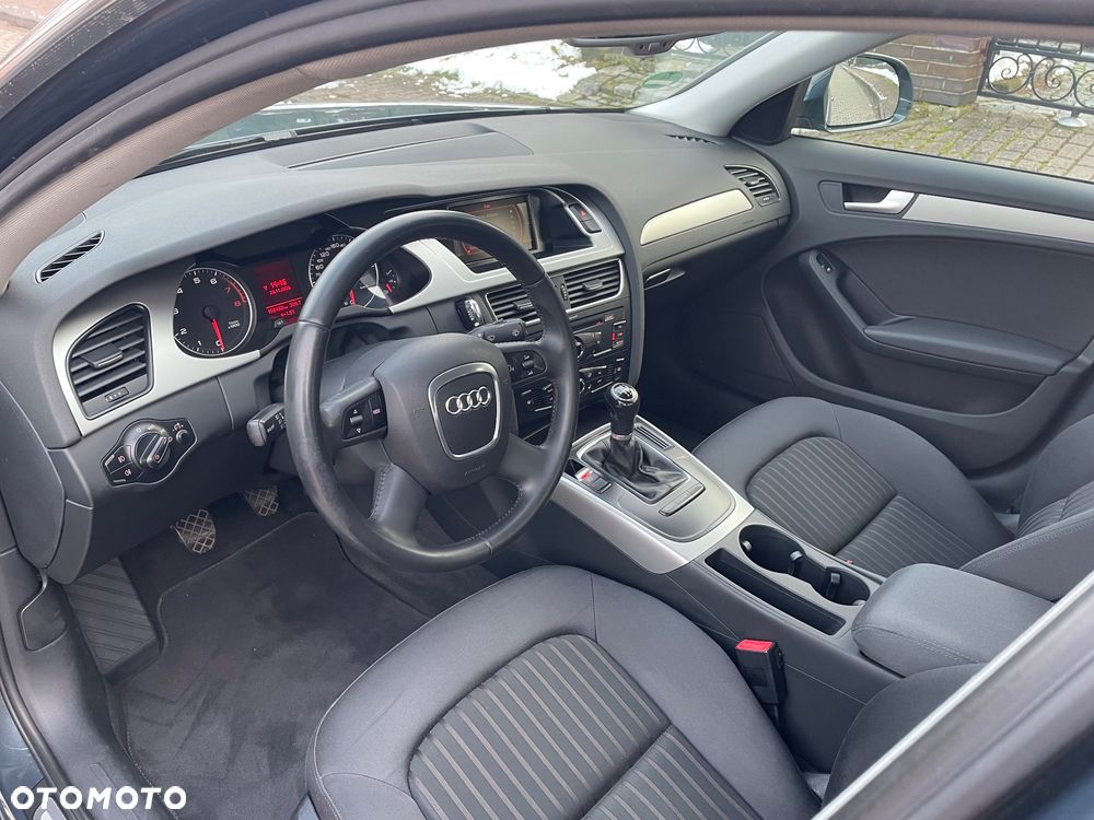 Audi A4 Limousine - 13