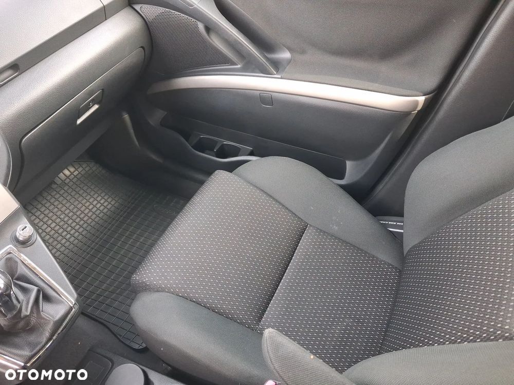 Toyota Corolla Verso 2.2 D-4D Premium + 7os - 19
