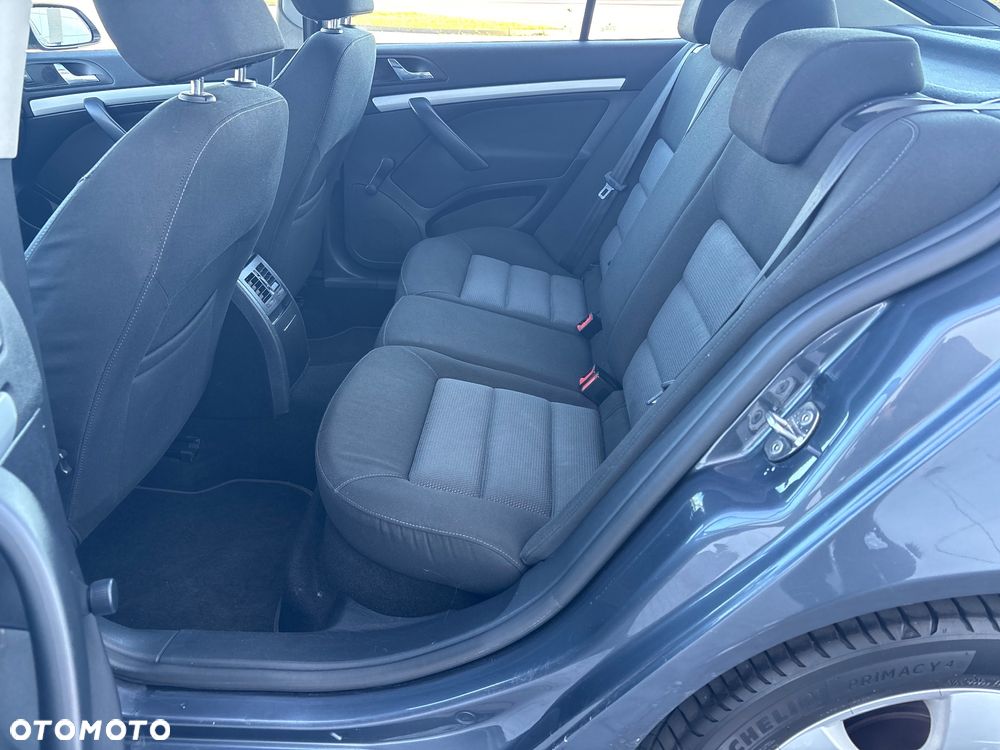 Skoda Octavia 1.6 Ambiente - 20