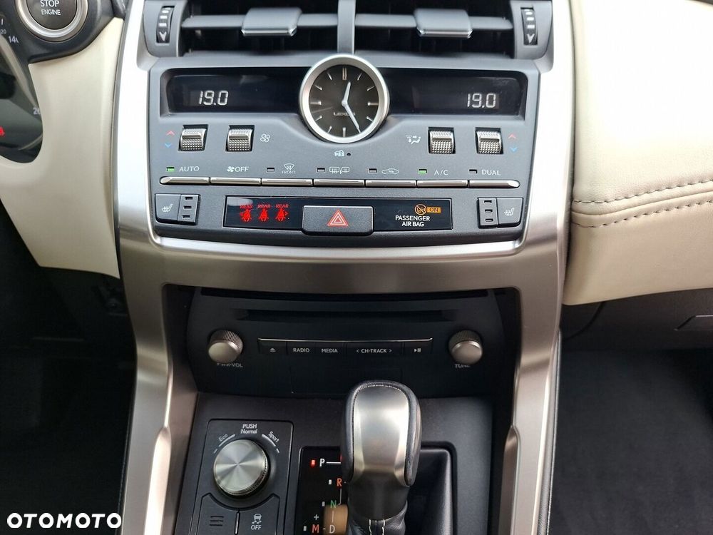 Lexus NX 300 F Impression AWD - 31