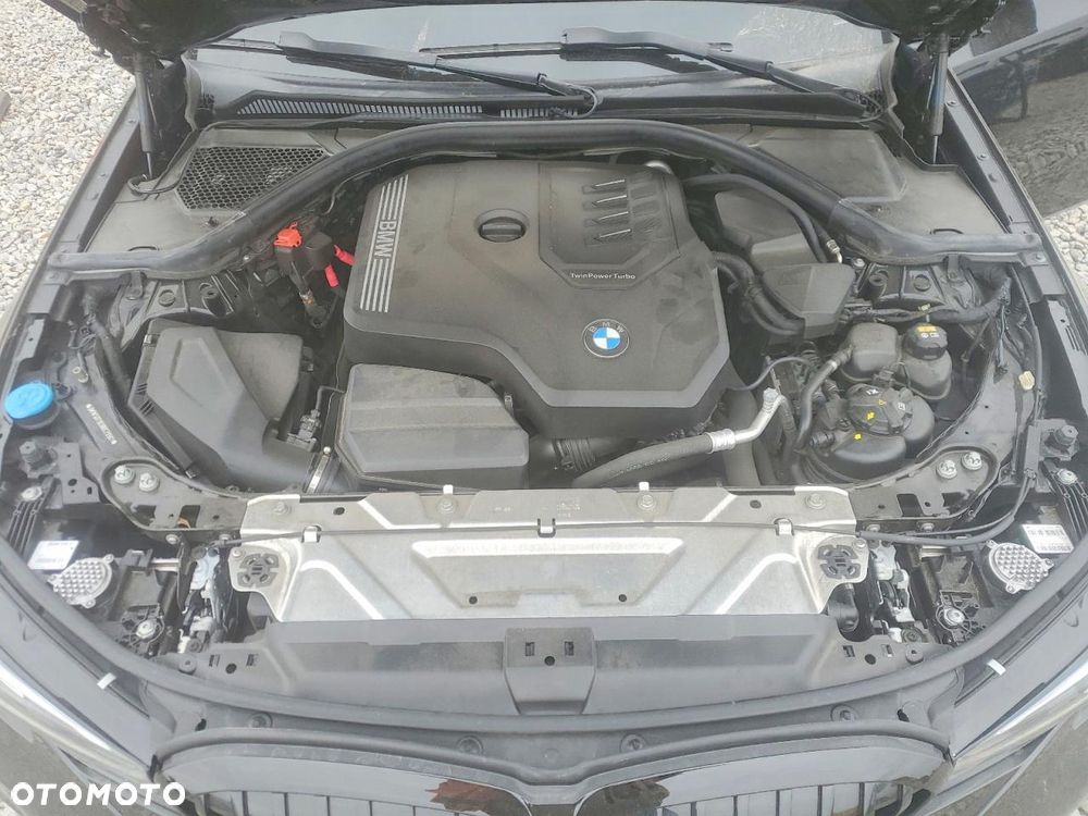 BMW Seria 3 330i xDrive M Sport - 11