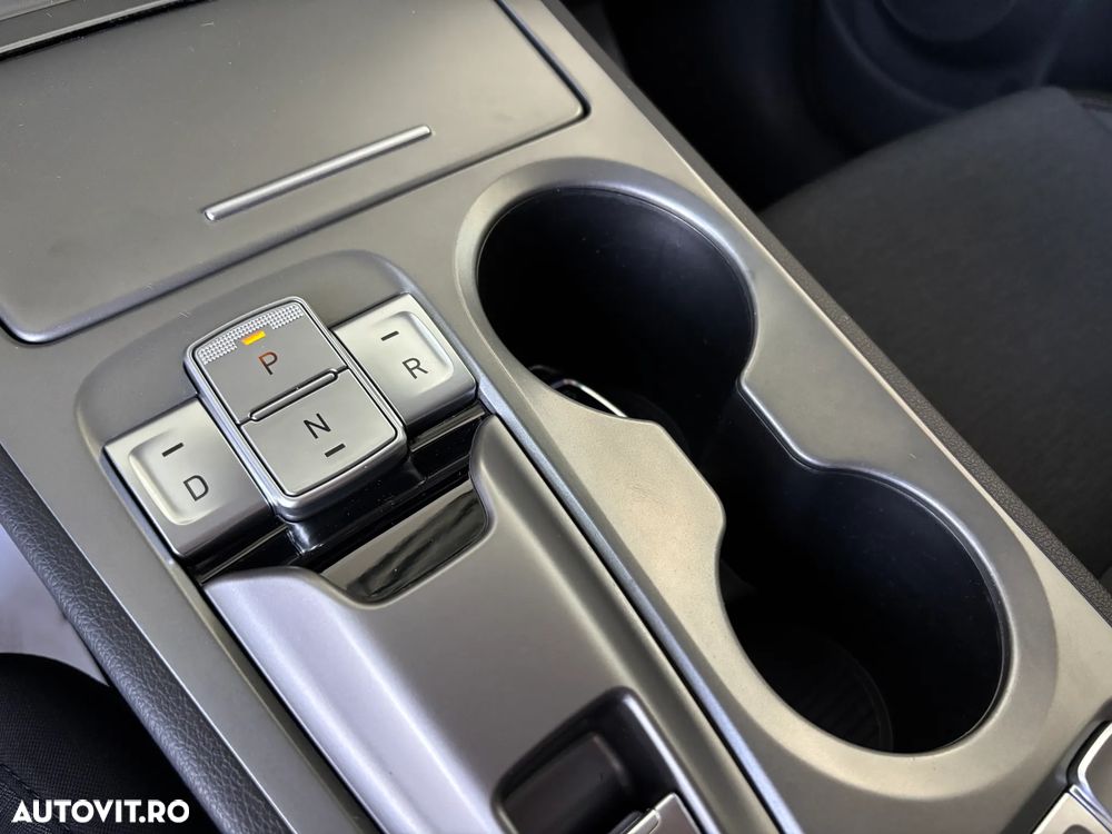 Hyundai KONA Select - 22