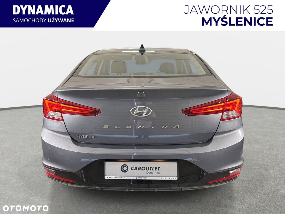 Hyundai Elantra - 8