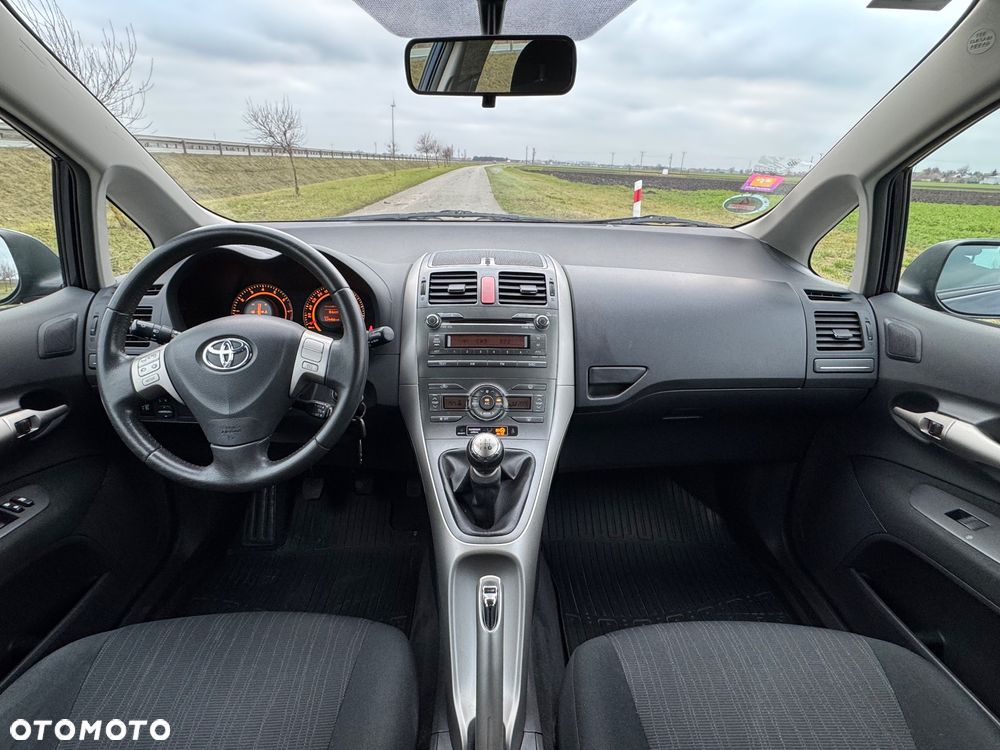 Toyota Auris 1.6 VVT-i Executive - 29