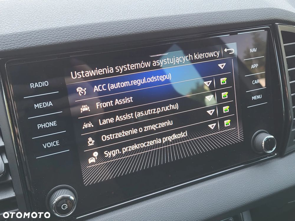 Skoda Karoq 1.5 TSI ACT Sportline DSG - 18