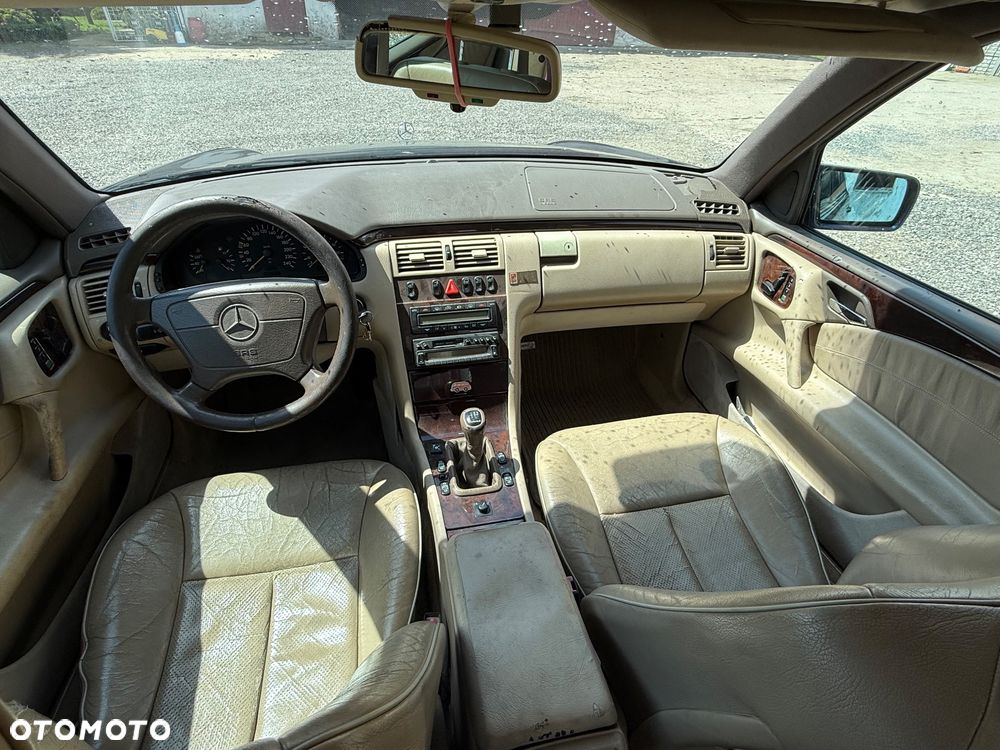 Mercedes-Benz Klasa E 200 - 3