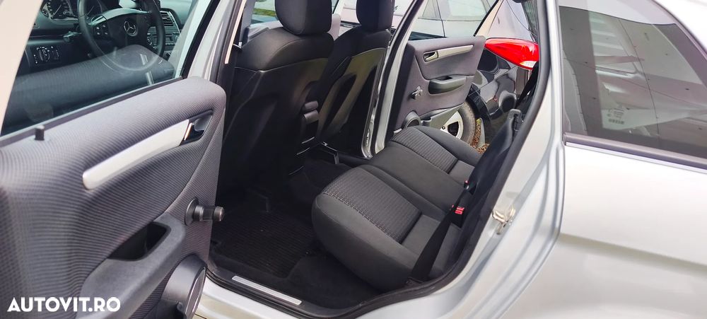 Mercedes-Benz B - 33