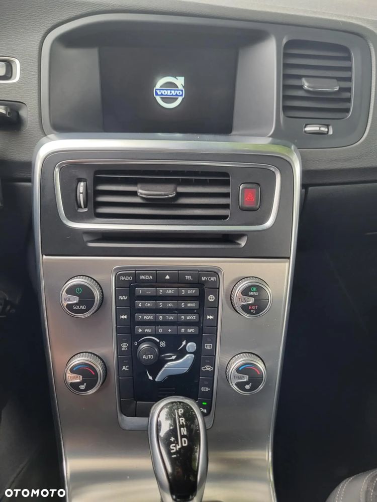 Volvo V60 D4 Drive-E Momentum - 11