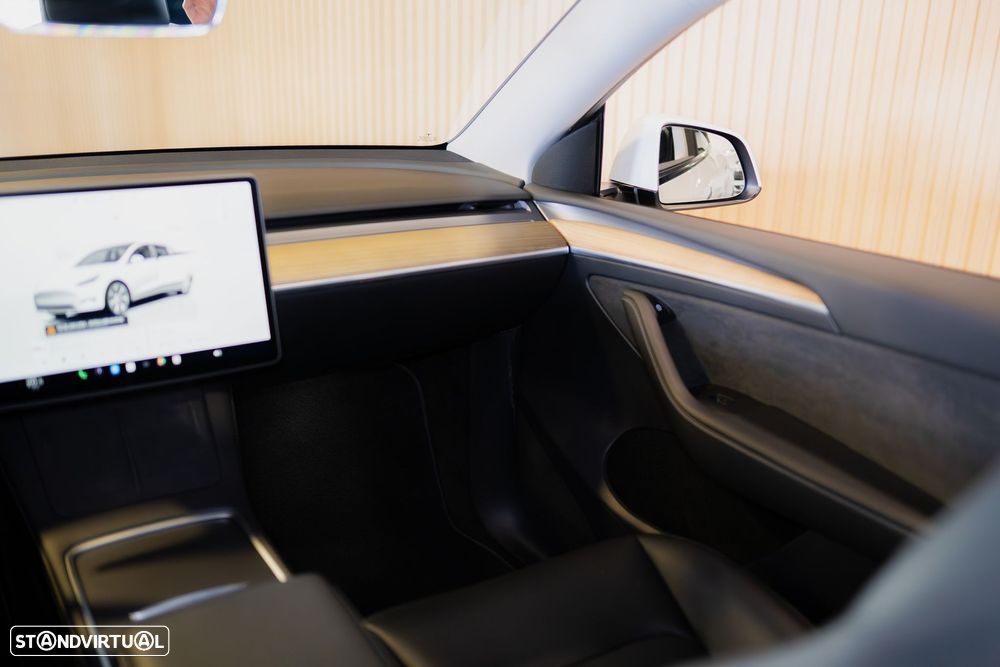 Tesla Model Y Long Range Dual Motor AWD - 29