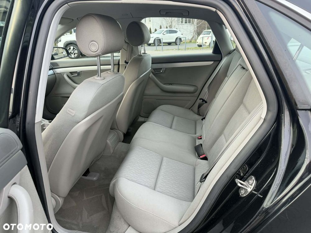 Audi A4 Limousine - 5