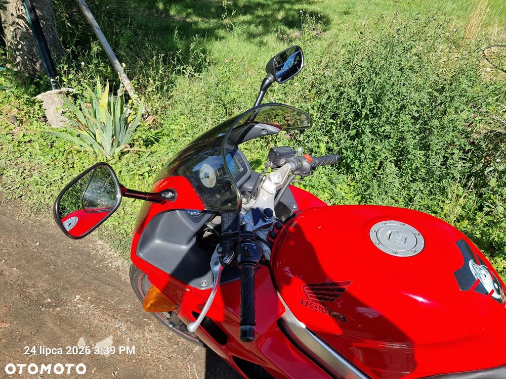 Honda VFR - 12