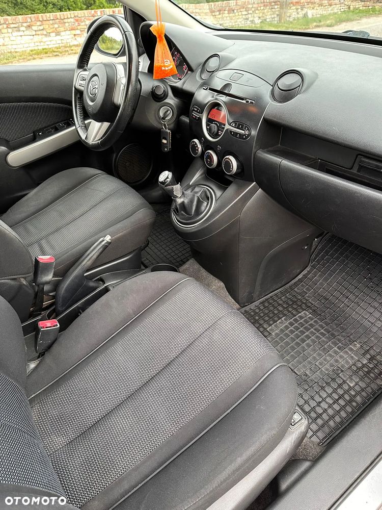 Mazda 2 - 10
