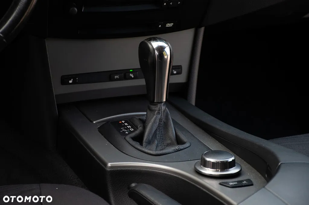 BMW Seria 5 525i Touring - 34