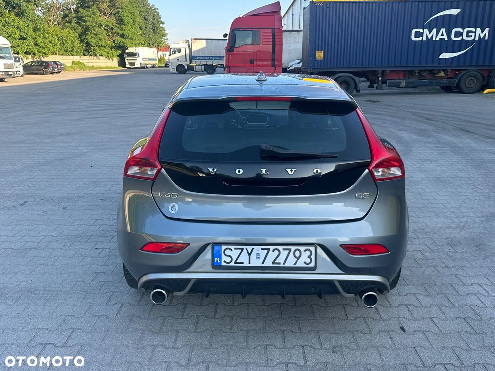 Volvo V40 D2 Drive-E R-Design Momentum - 4
