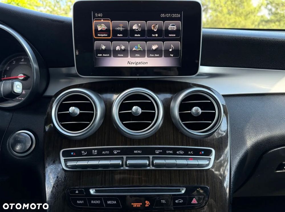 Mercedes-Benz GLC 300 4Matic 9G-TRONIC AMG Line - 20