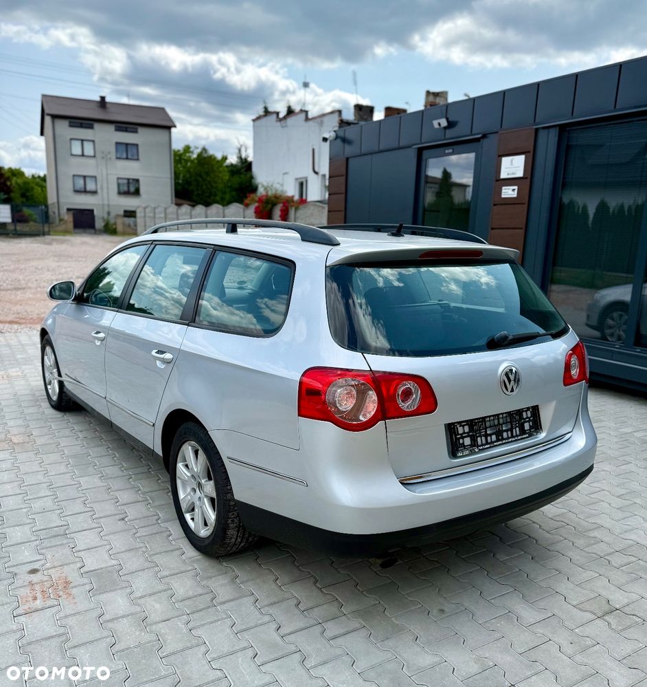 Volkswagen Passat 1.6 FSI Trendline - 4