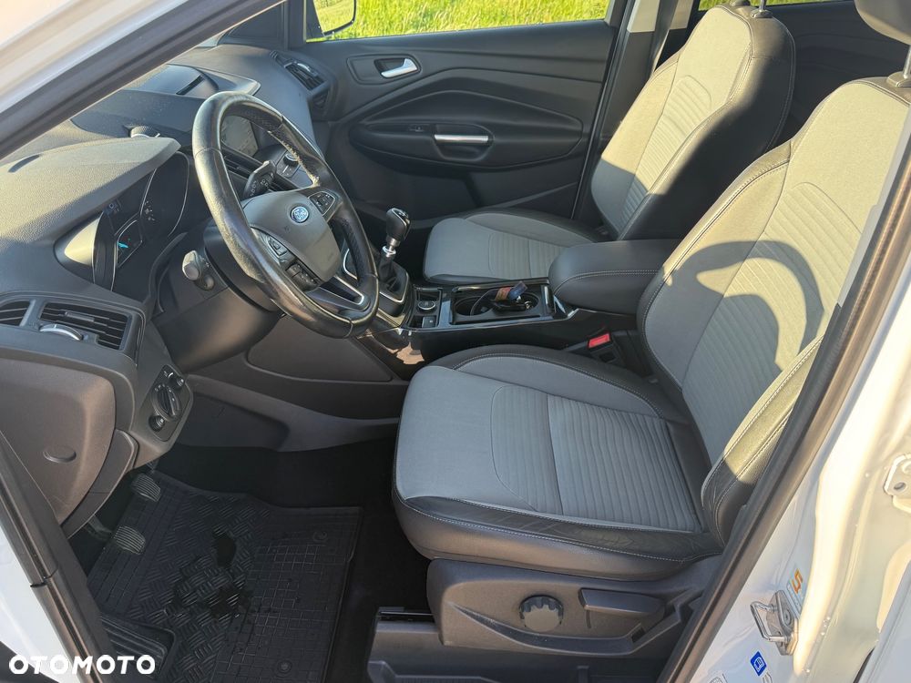 Ford Kuga 2.0 TDCi 2x4 Titanium - 18
