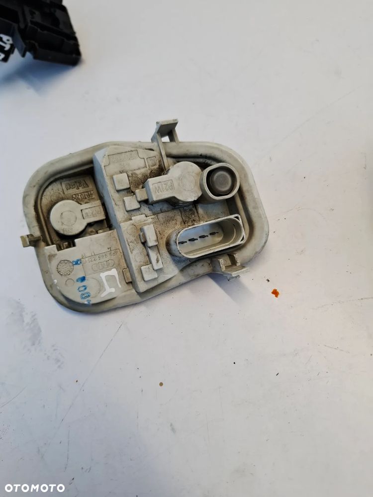 Mocowanie Wkład Lampy Żarówek Lewy Tył Tylna Błotnik Audi A6 C6 Lift Kombi - 1