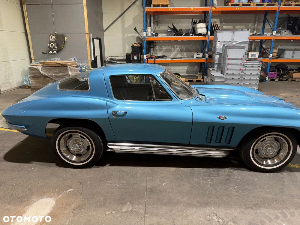 Chevrolet Corvette - 2