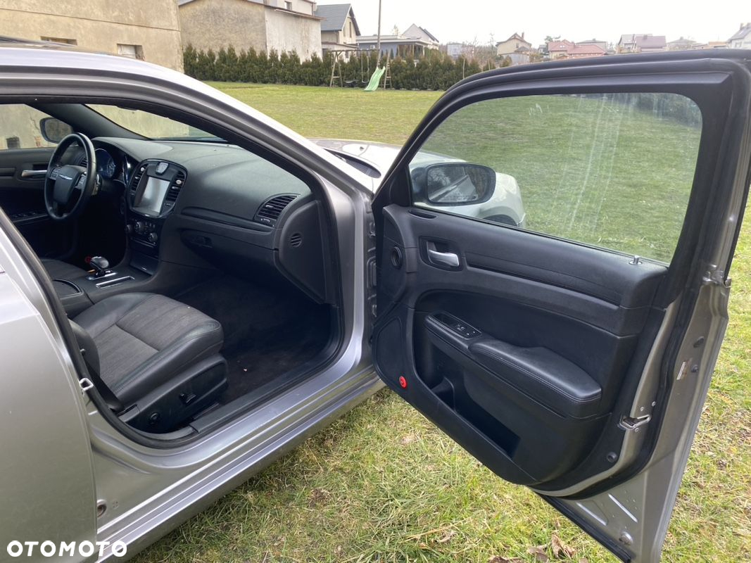 Chrysler 300s - 14
