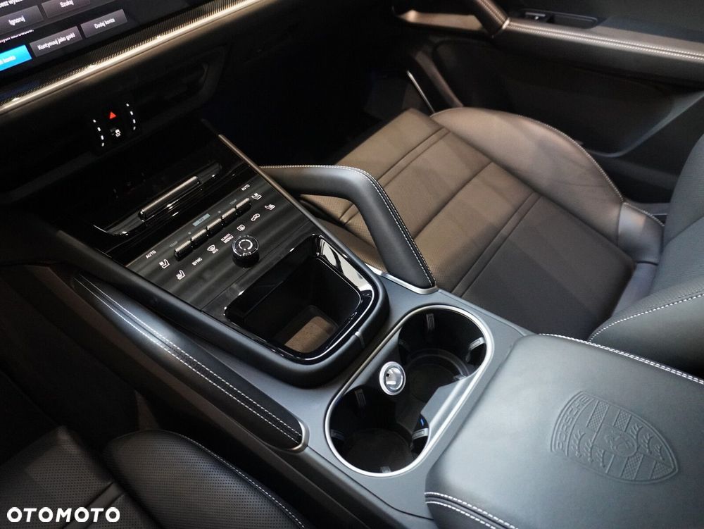 Porsche Cayenne - 26