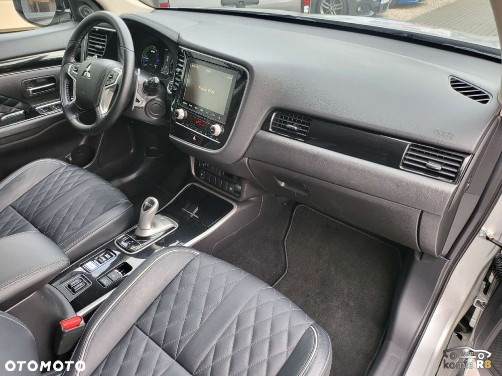 Mitsubishi Outlander - 15