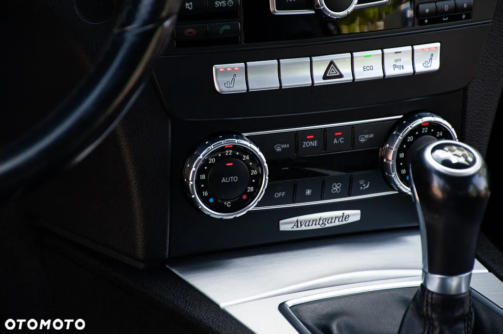 Mercedes-Benz Klasa C 180 T BlueEFFICIENCY Avantgarde - 31