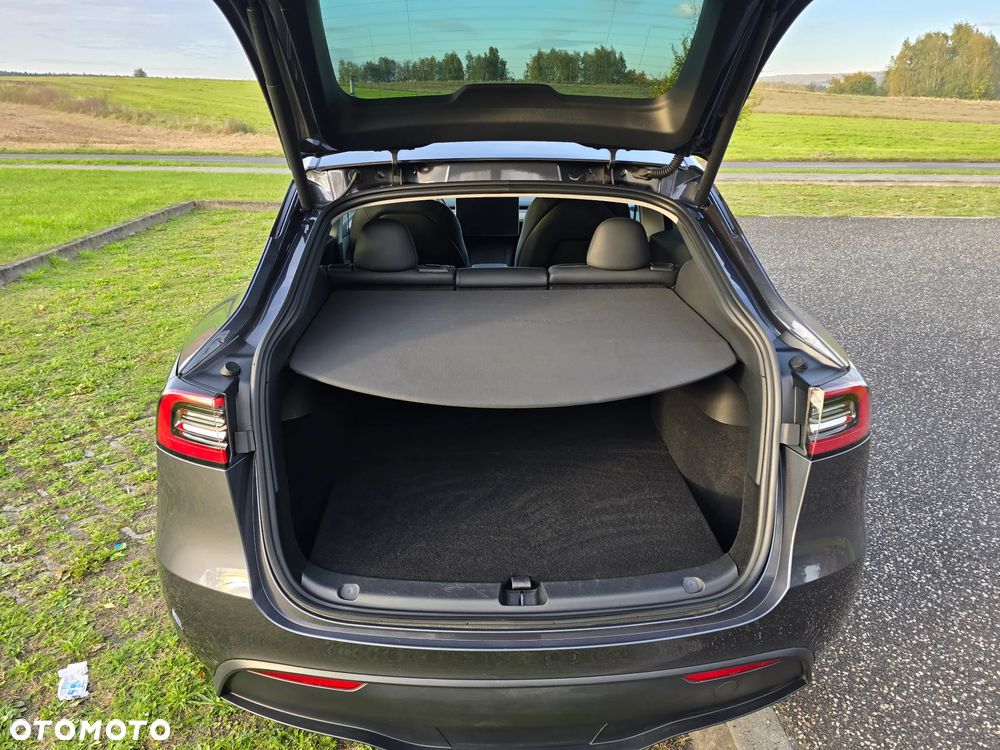 Tesla Y - 9